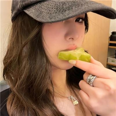 单车上的少女